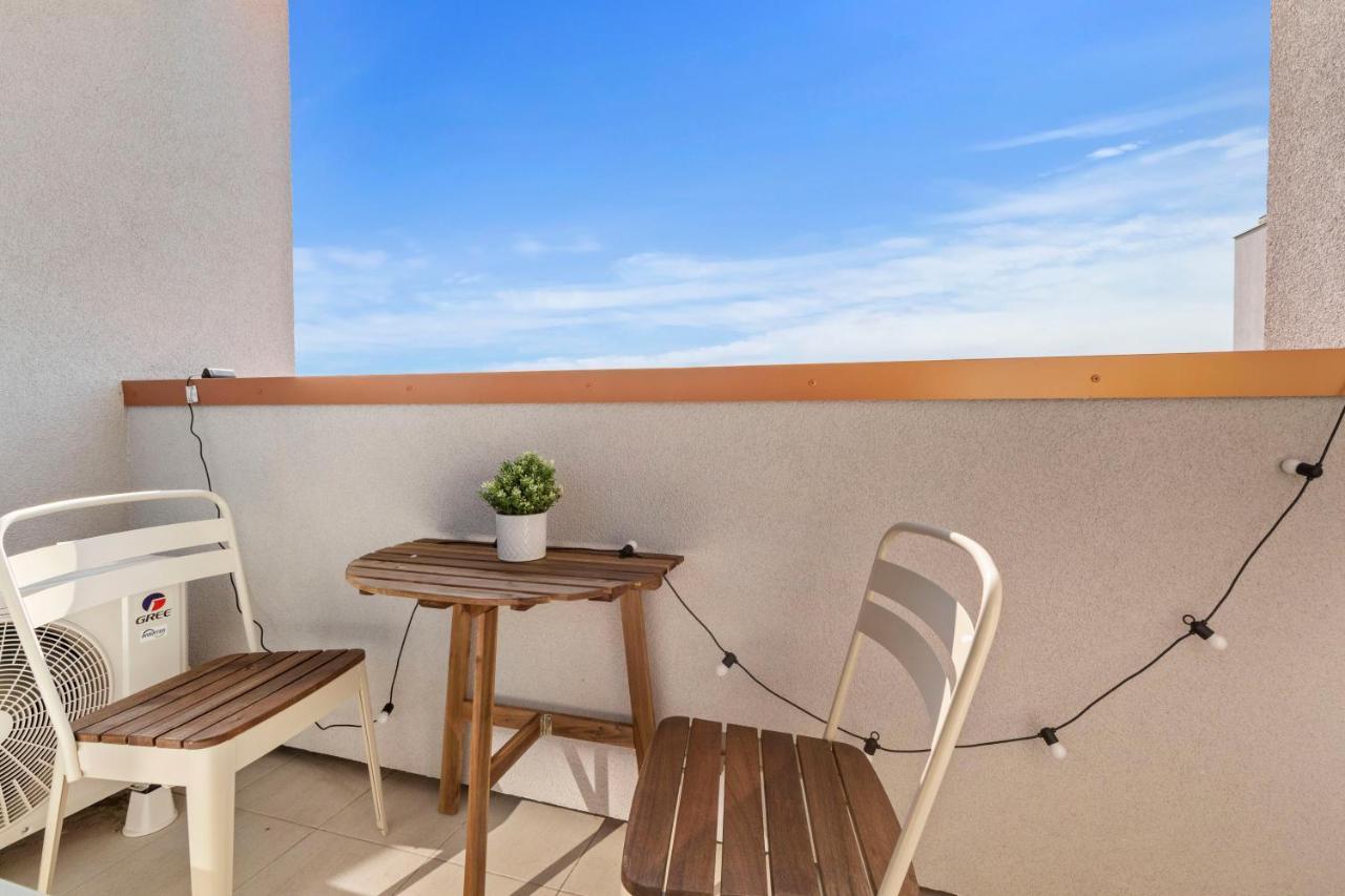 Lam Rose - Ac - Terrace Bratislava